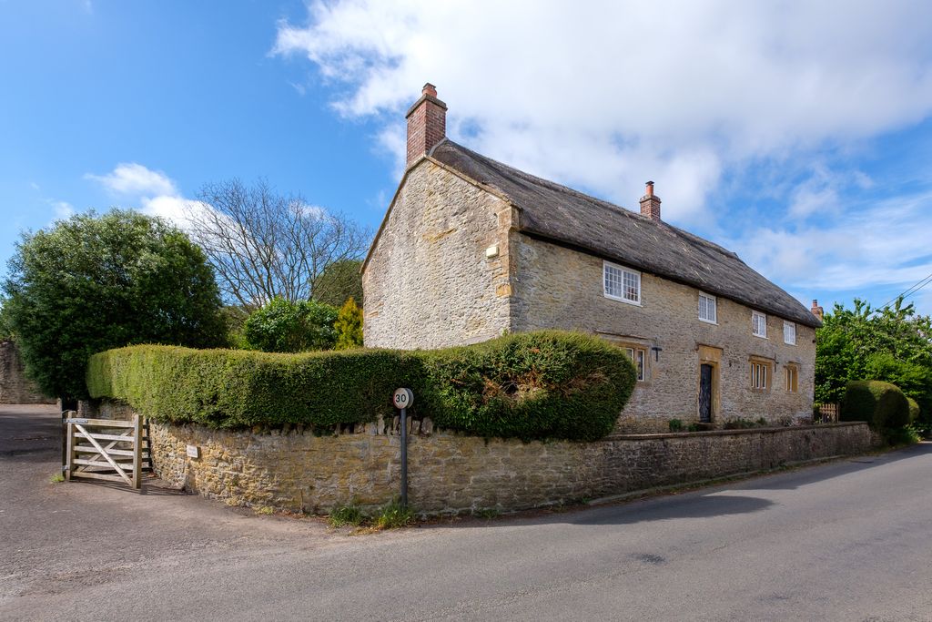 Property photo 2 of 48