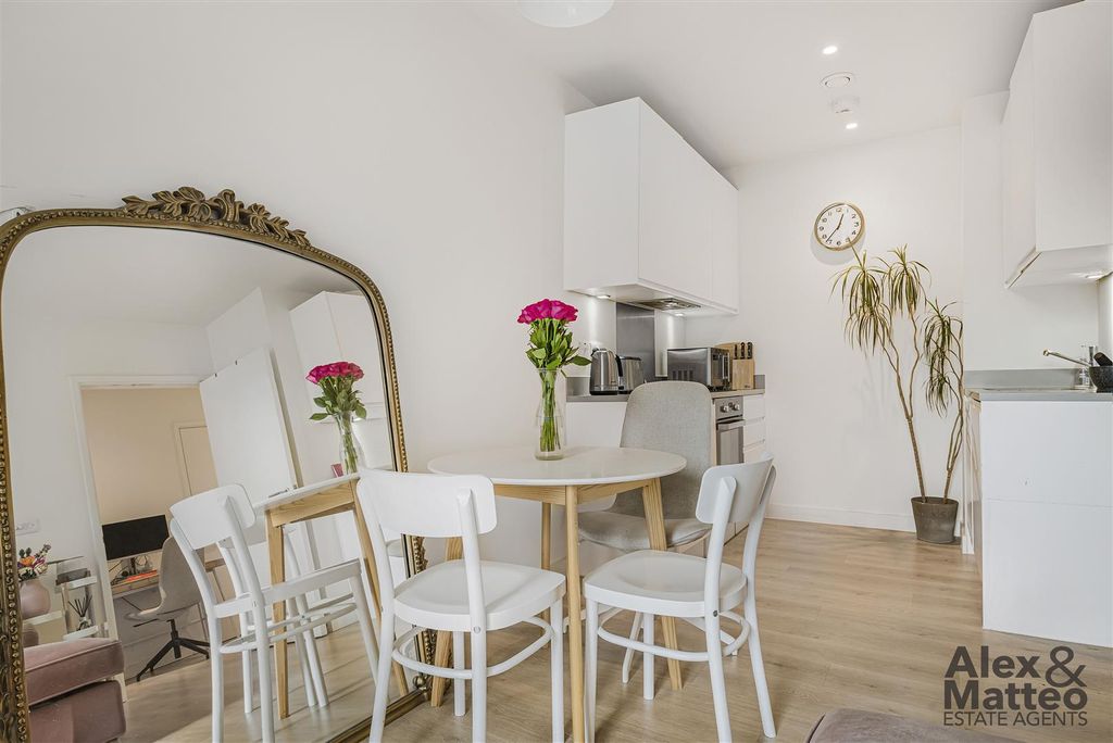 Property photo 3 of 15 Varcoe Road
