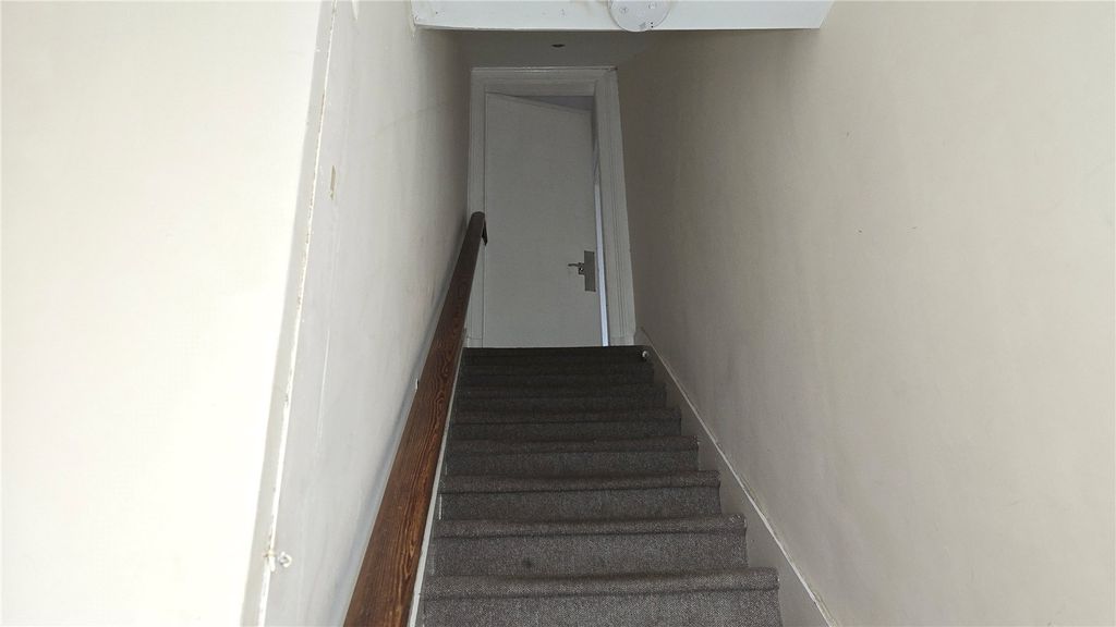 Property photo 2 of 9 Picture No. 04