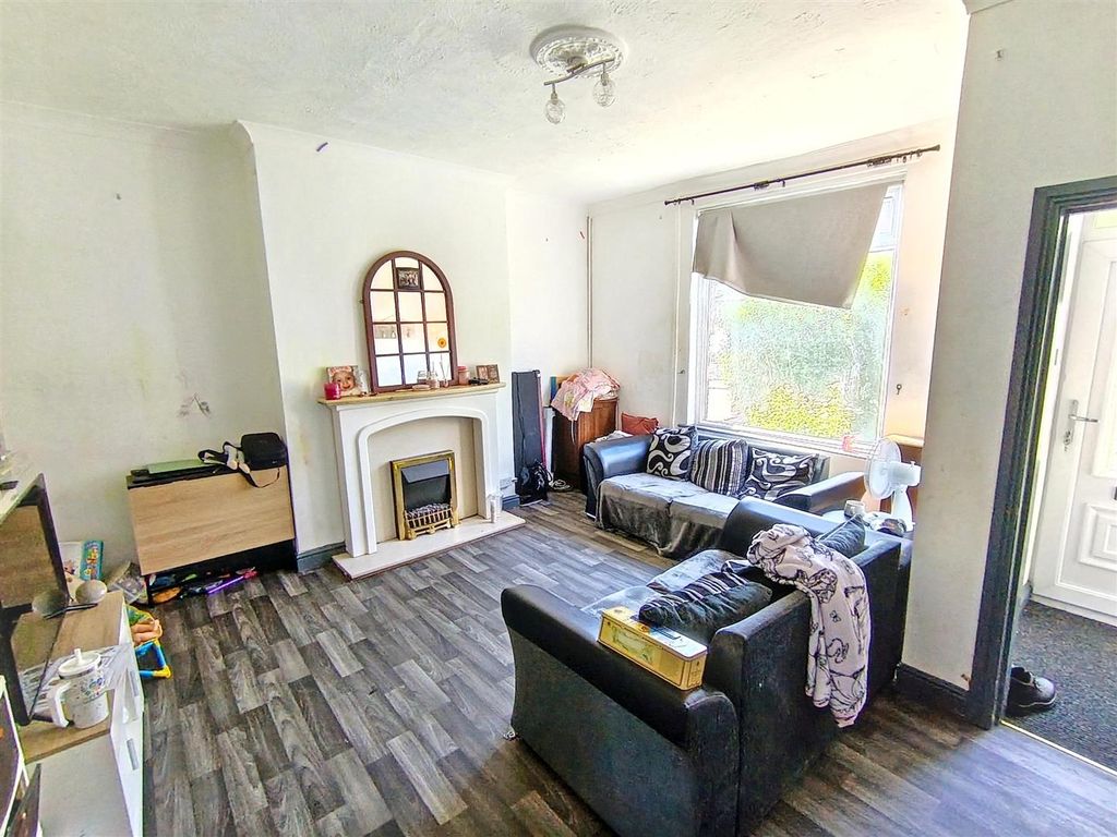 Property photo 2 of 7 20260714150500_20260714-Interior-5-Uc7Mbzd4Vtnzin2