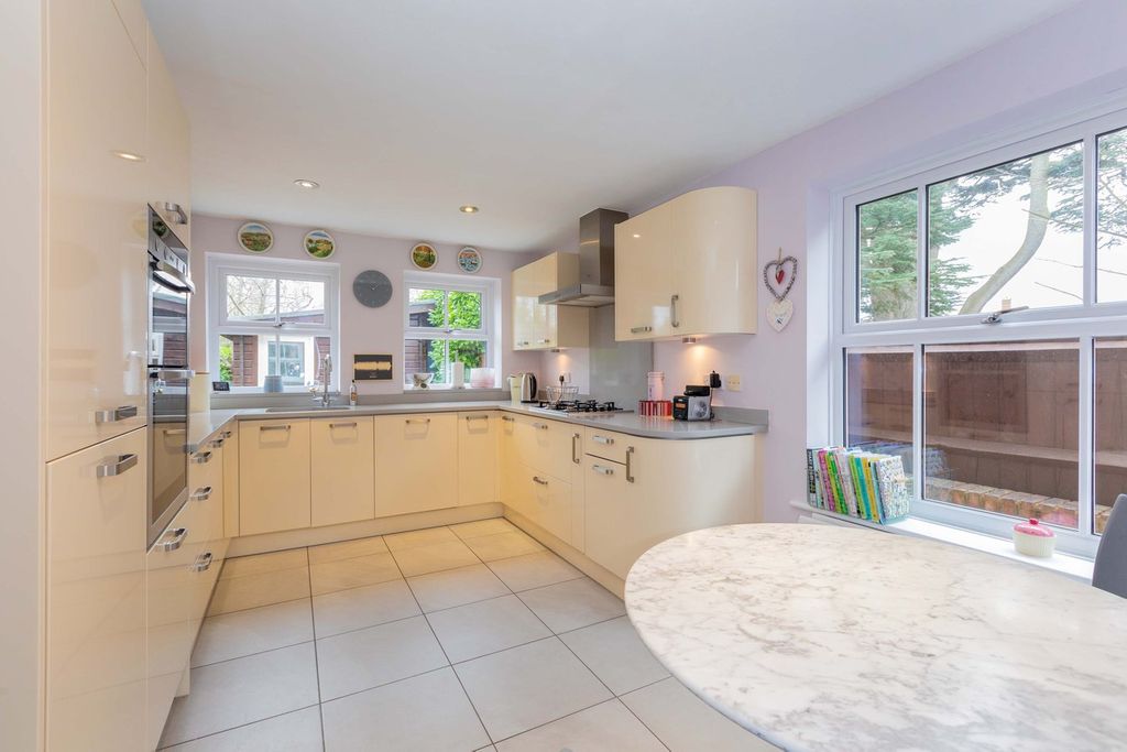 Property photo 3 of 23