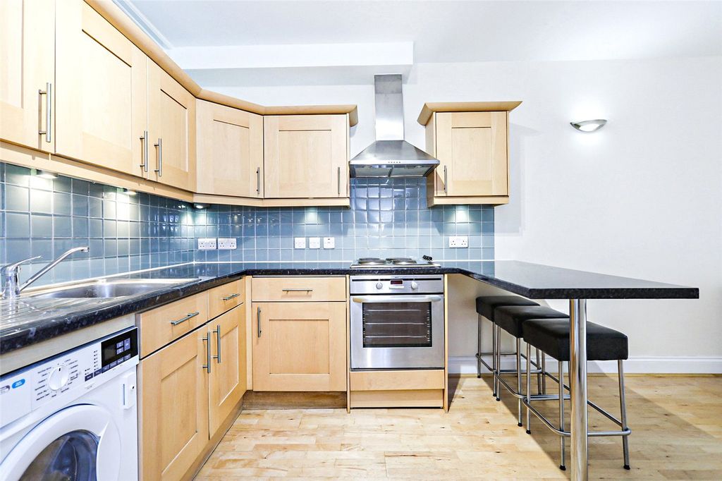 Property photo 2 of 9 Picture No. 13