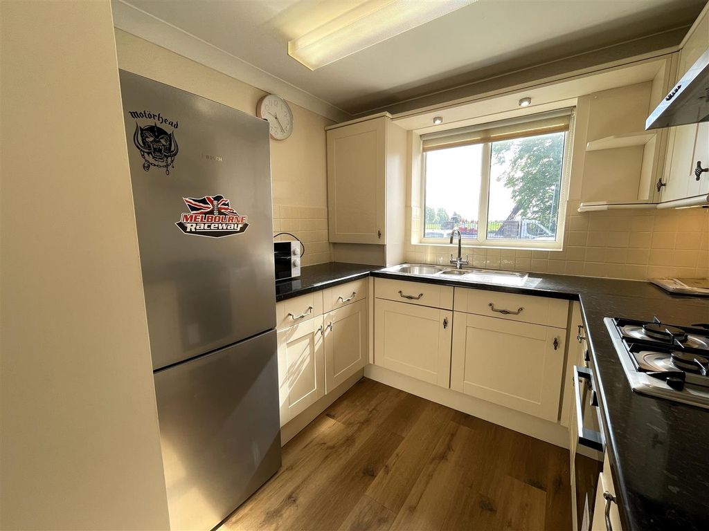 Property photo 3 of 7 Kitchen