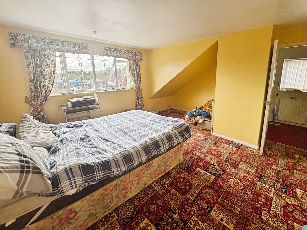 Property photo 3 of 6 Bedroom One
