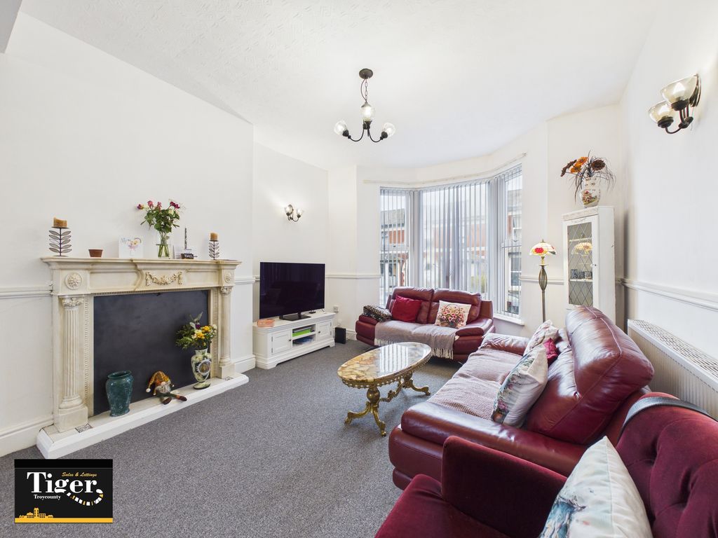 Property photo 3 of 18 Cam03440G0-Pr0556-Still002