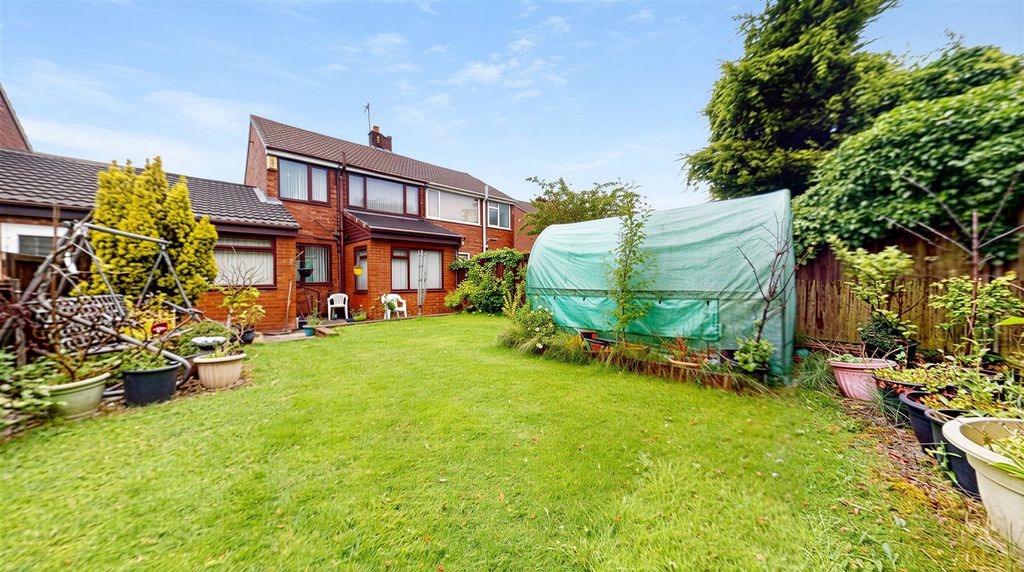 Property photo 3 of 19 Melrose Avenue Rear Garden