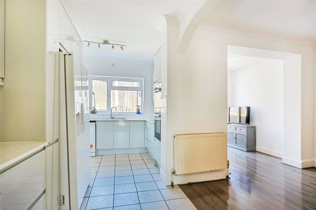 Property photo 3 of 21 Kitchen