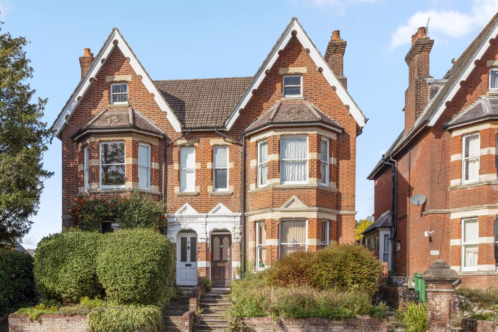 Property photo 1 of 23 82 Normandy Street, Alton, Hampshire, Gu34 1Dh