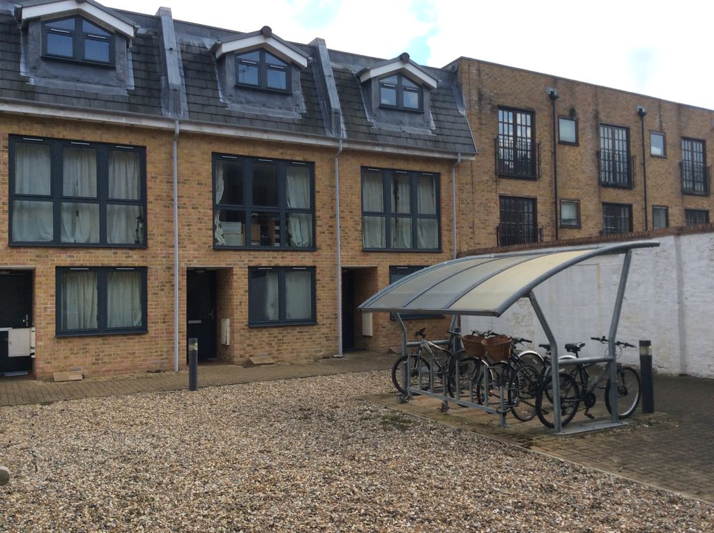 Property photo 3 of 23