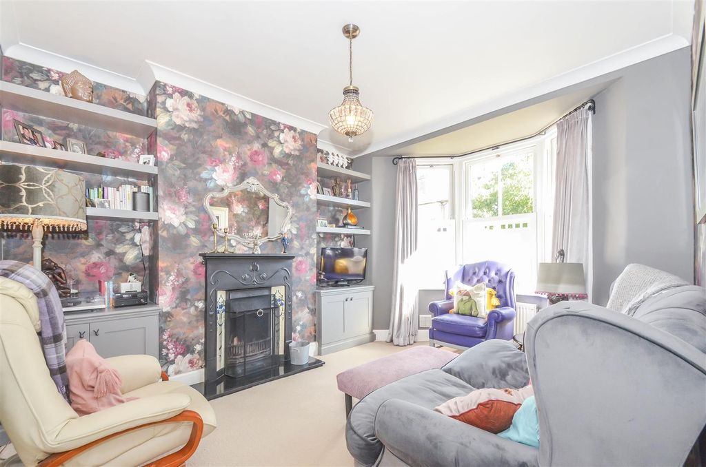 Property photo 3 of 25