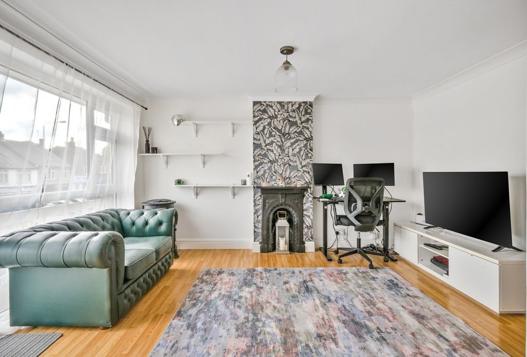 Property photo 1 of 9 1309344-11-684Af3...