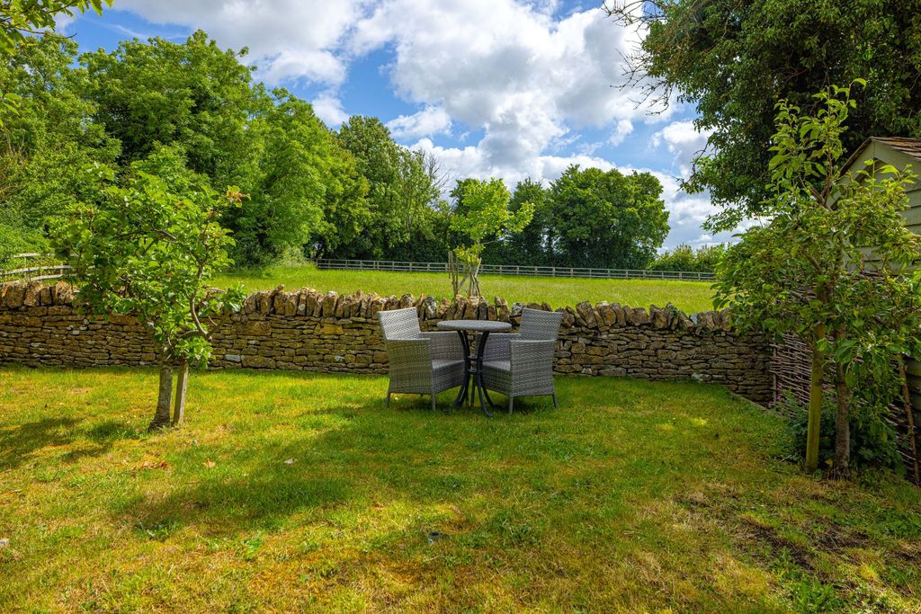 Property photo 2 of 33