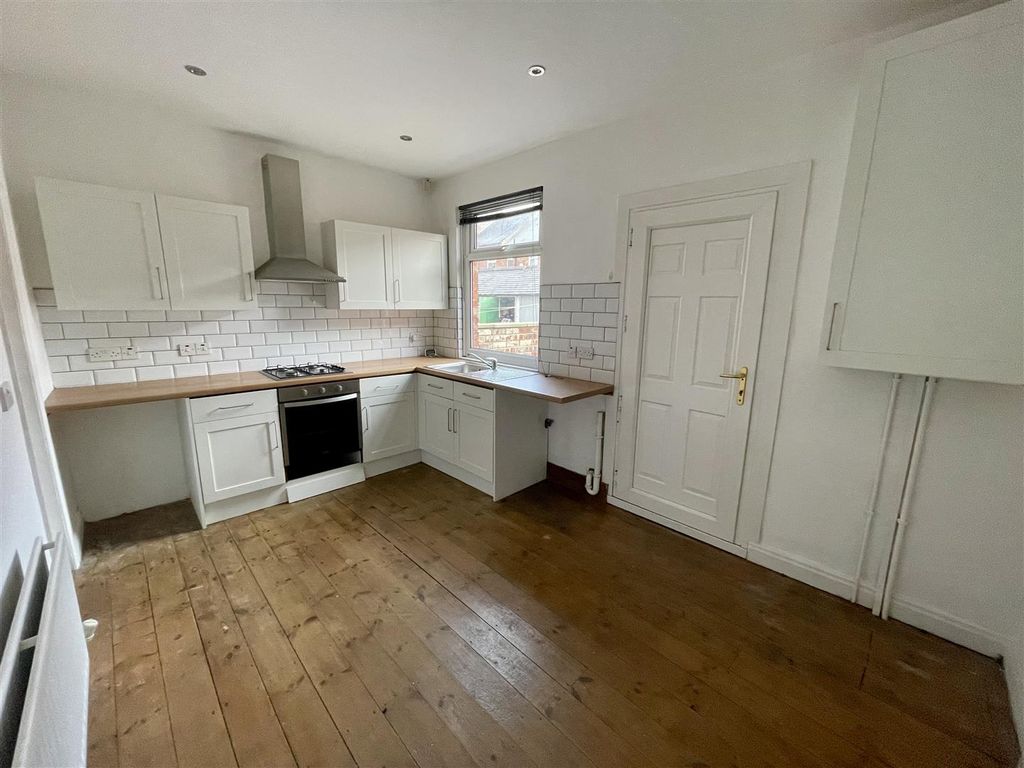 Property photo 3 of 9 Kitchen