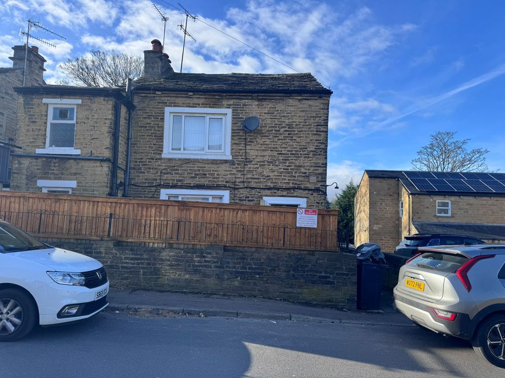 Property photo 1 of 10 Photo 4