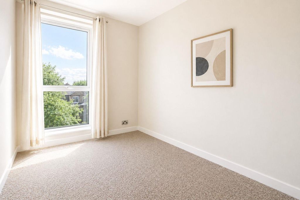 Property photo 2 of 6 4