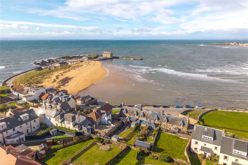 Property photo 3 of 25 Toft