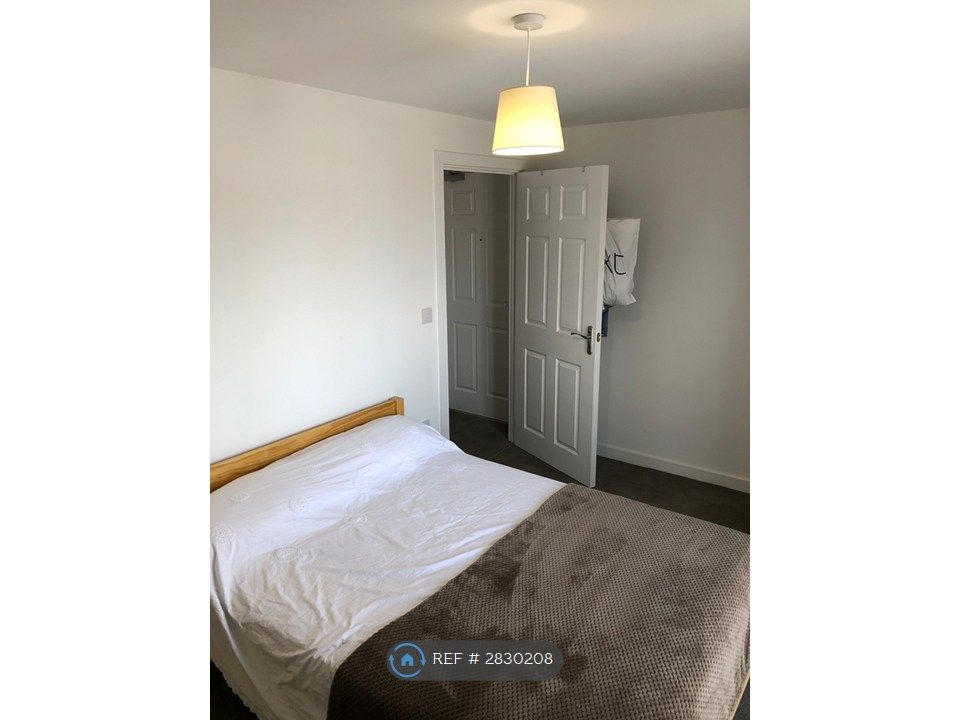 Property photo 1 of 11 Bedroom 1