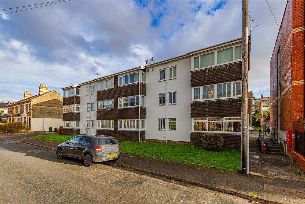 Property photo 2 of 14 21 Lindway Court-2.Jpg