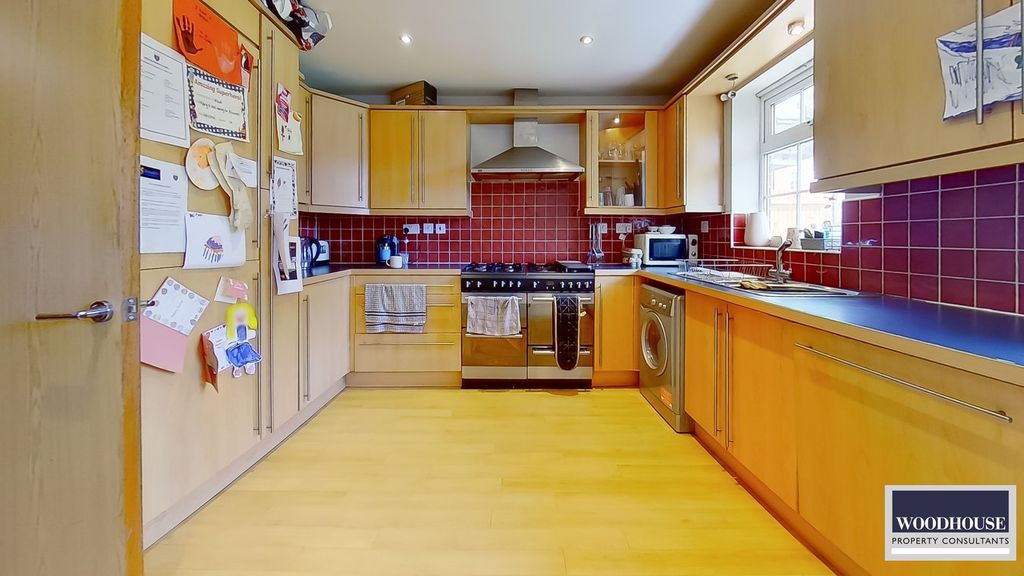 Property photo 3 of 35