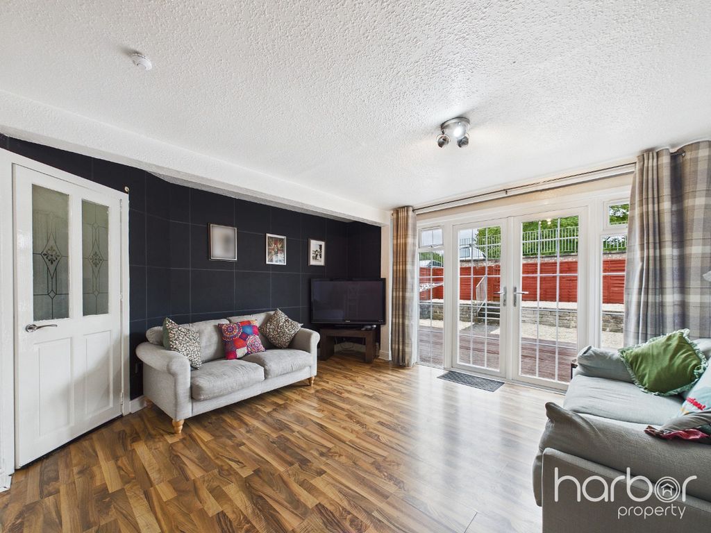Property photo 2 of 18 5227224