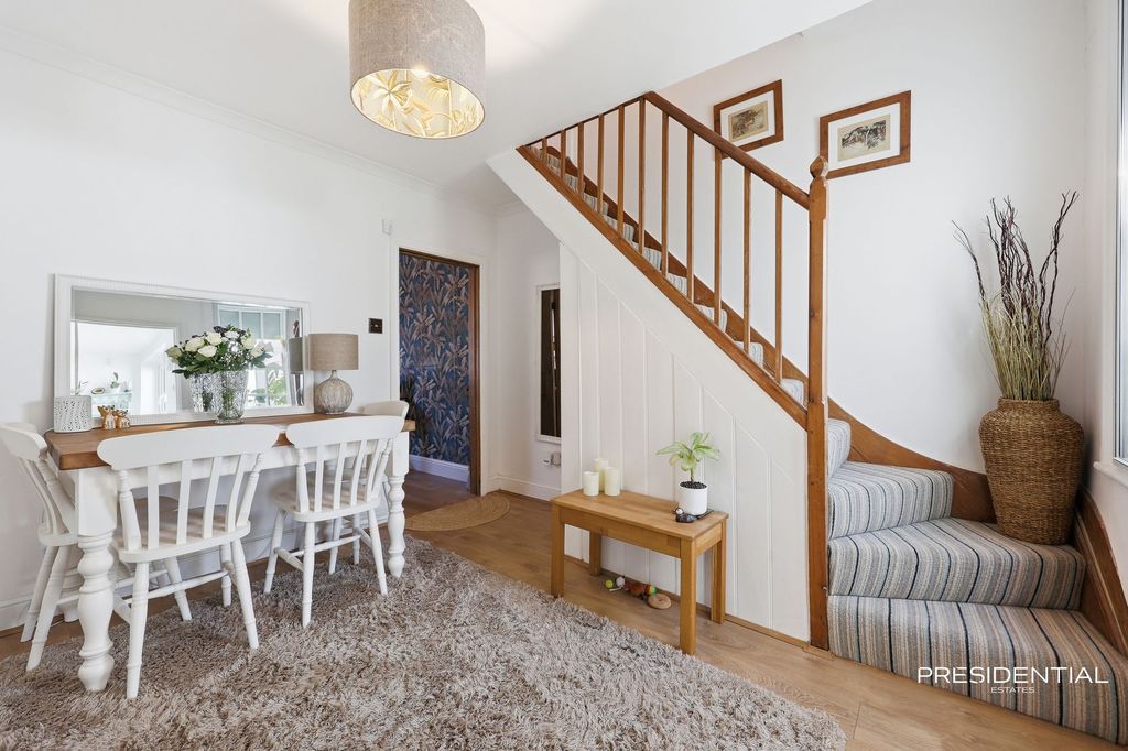 Property photo 3 of 27