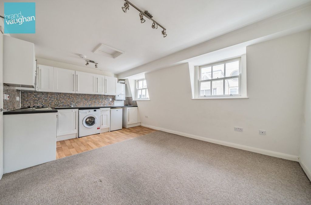 Property photo 3 of 9 Picture No. 32