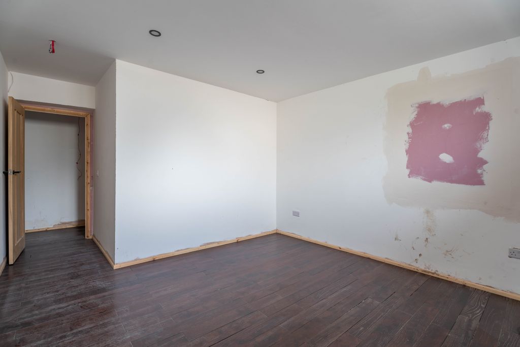 Property photo 2 of 37 Gallery