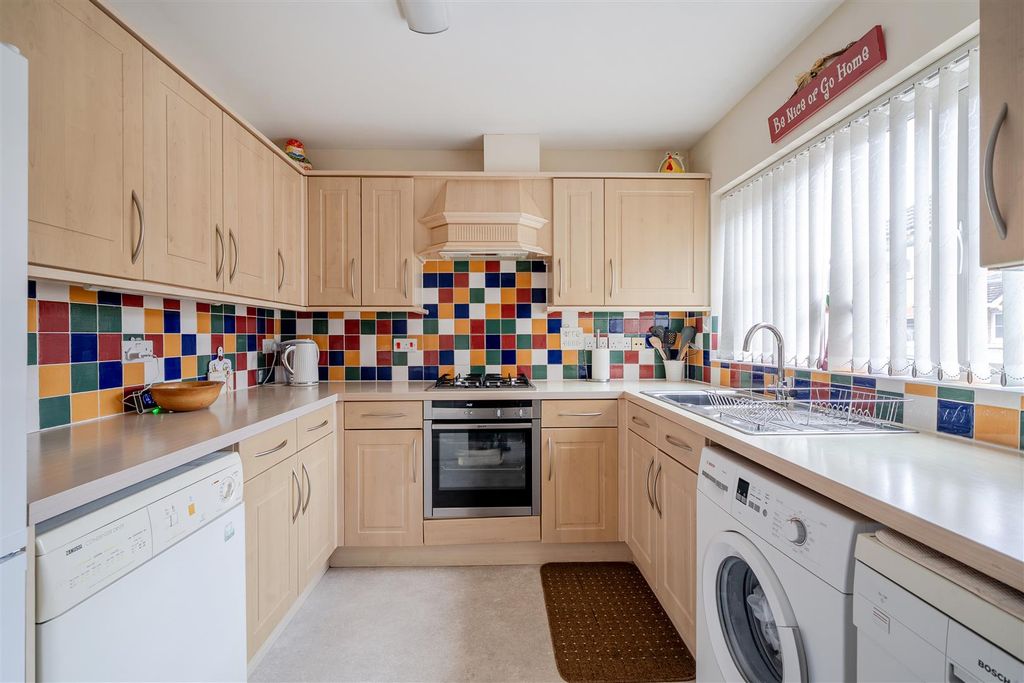 Property photo 3 of 13 Kitchen