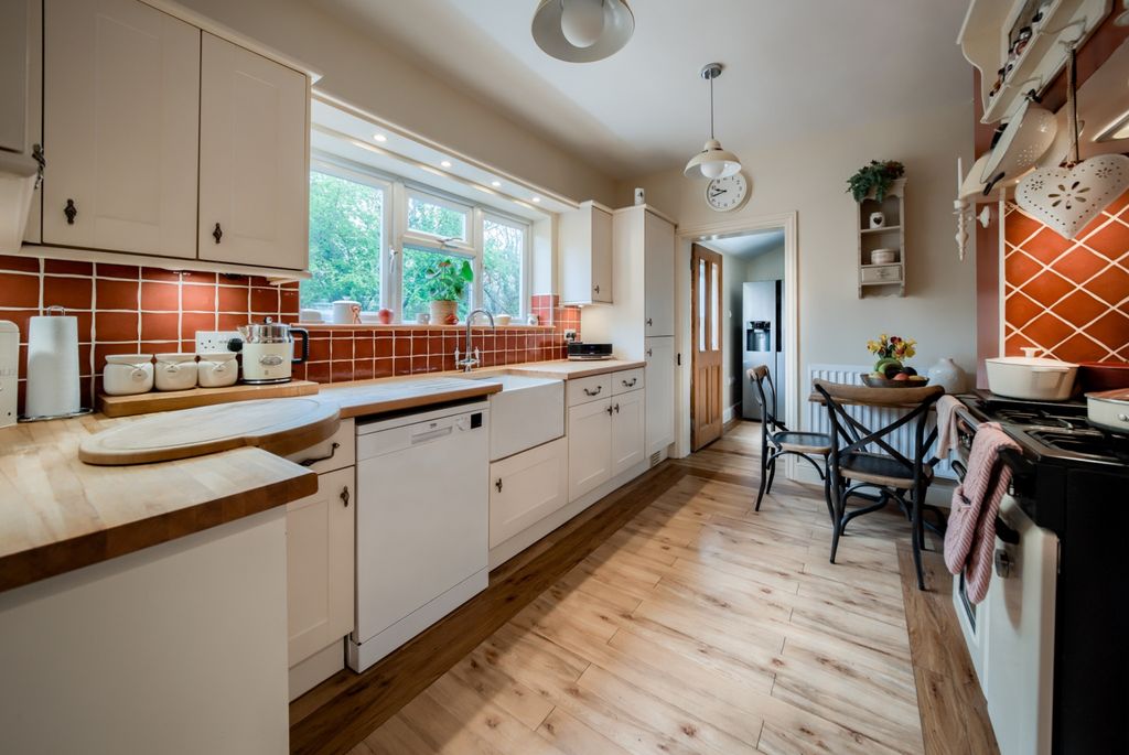 Property photo 2 of 20 Xt5A2371-Hdr(3)