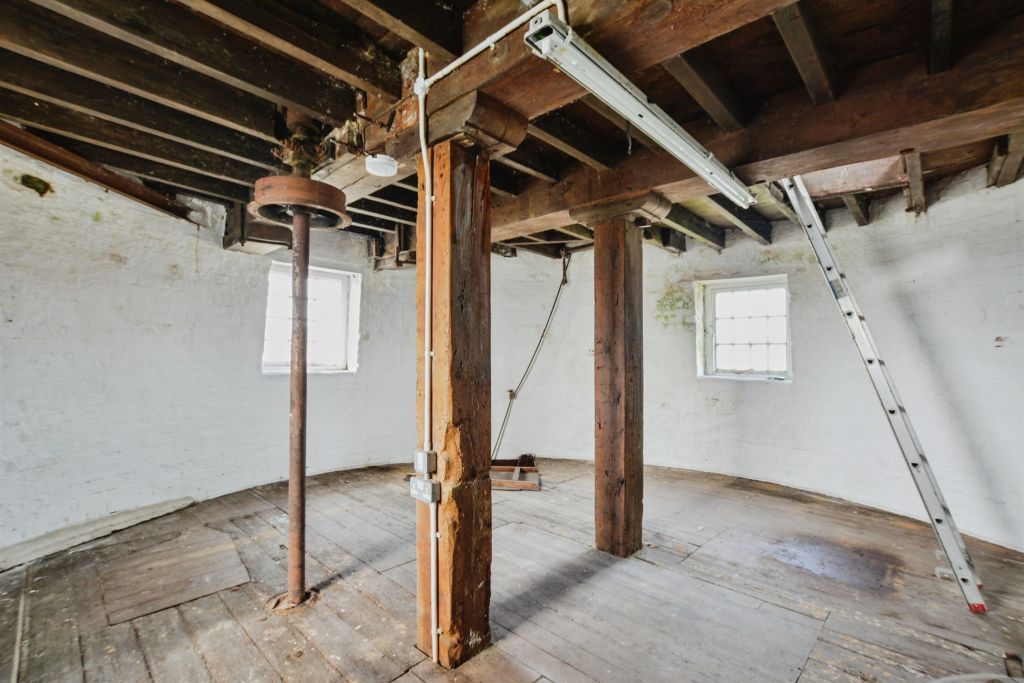 Property photo 3 of 19