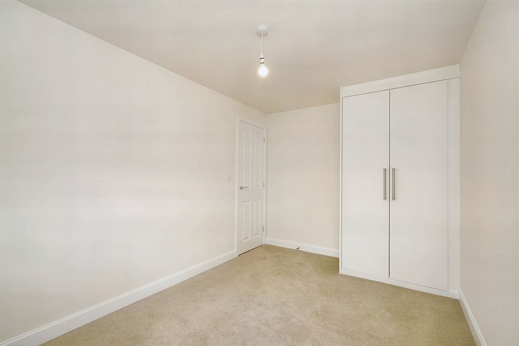 Property photo 3 of 5 Bedroom