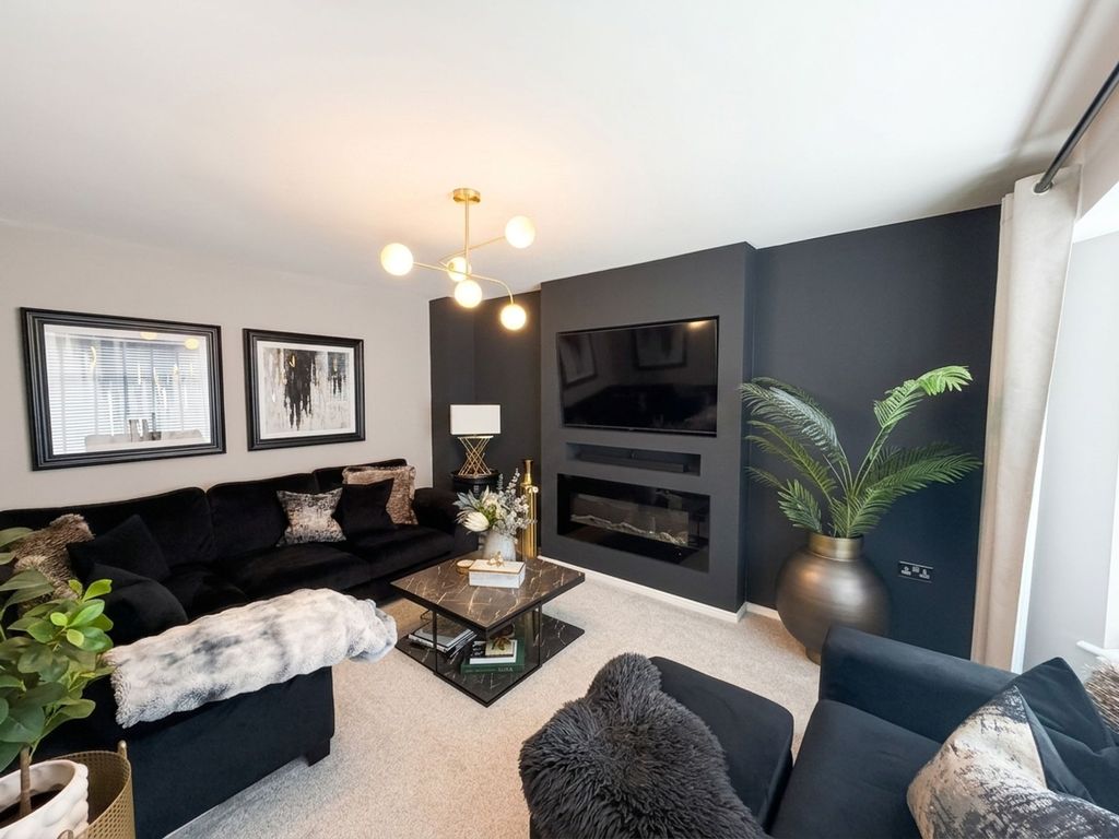 Property photo 3 of 17 Living Room