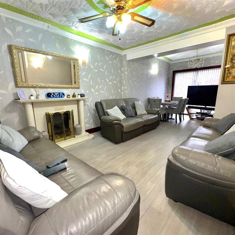 Property photo 2 of 13 Lounge.Jpg