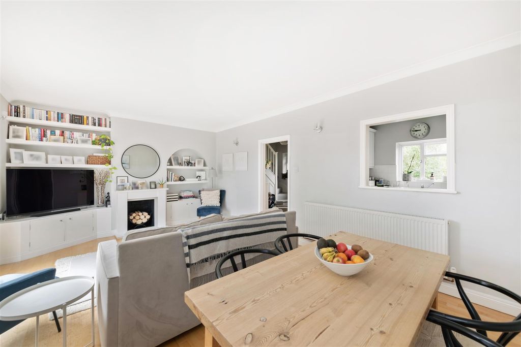 Property photo 2 of 25 Elmshaw Road, Sw15 Hi-5.Jpg