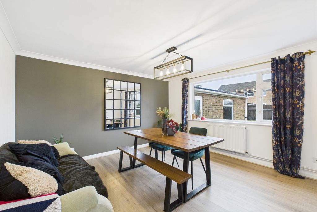 Property photo 3 of 17 Dining Room