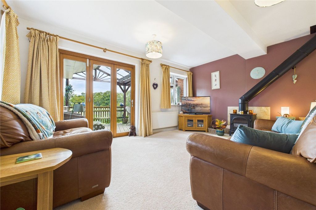 Property photo 3 of 21 Living Room