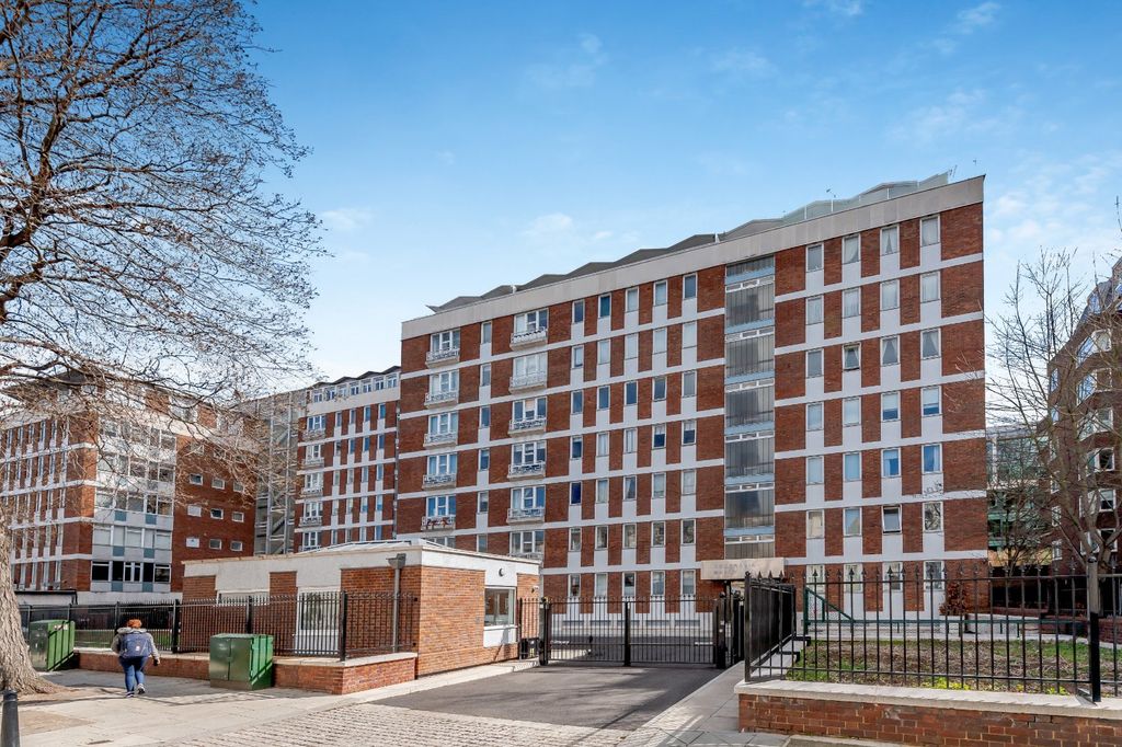 Property photo 1 of 10 Belgravia Court