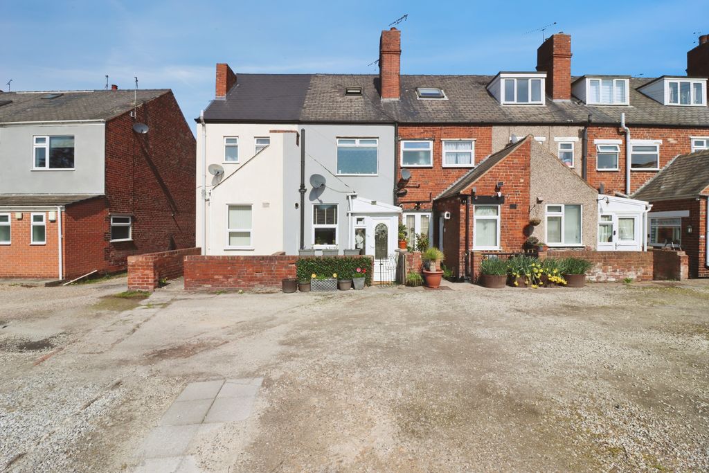 Property photo 3 of 15 Driveway