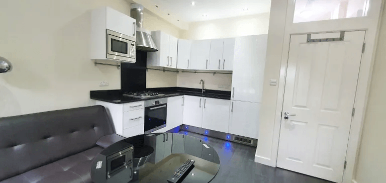 Property photo 3 of 6 Gallery