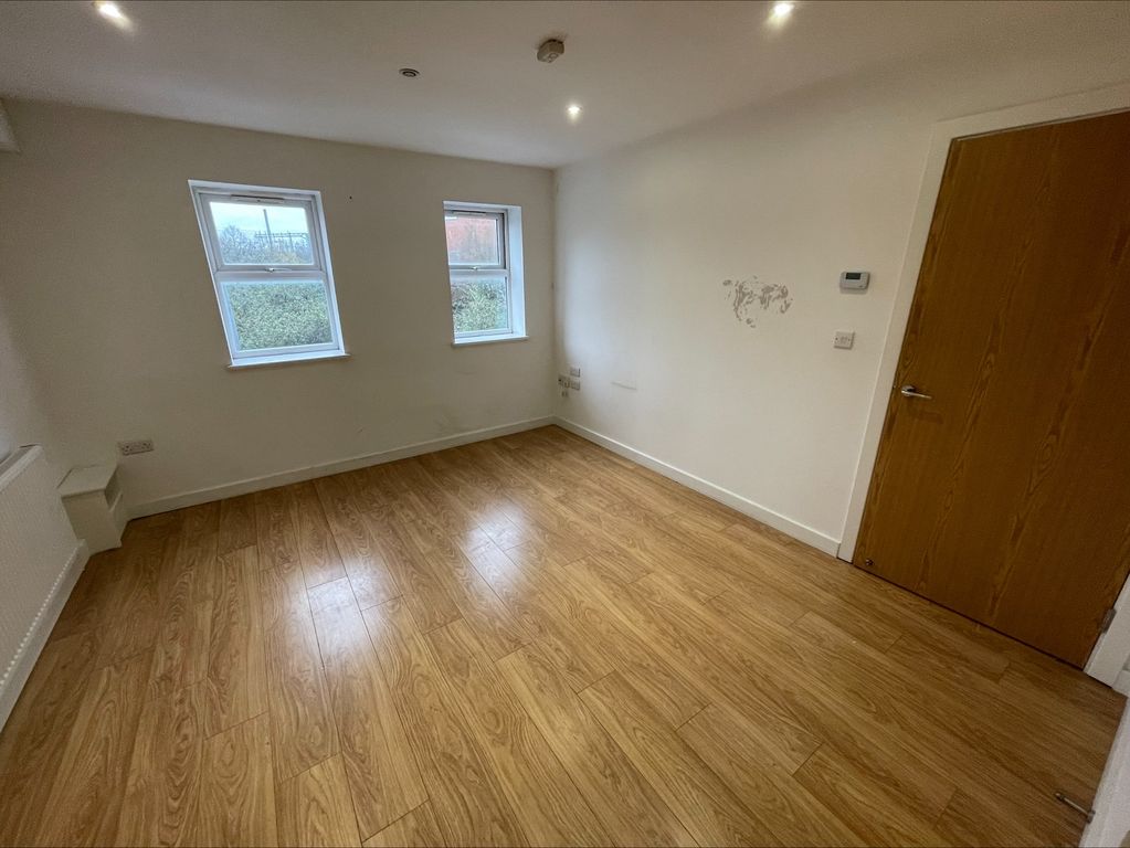 Property photo 3 of 8 3