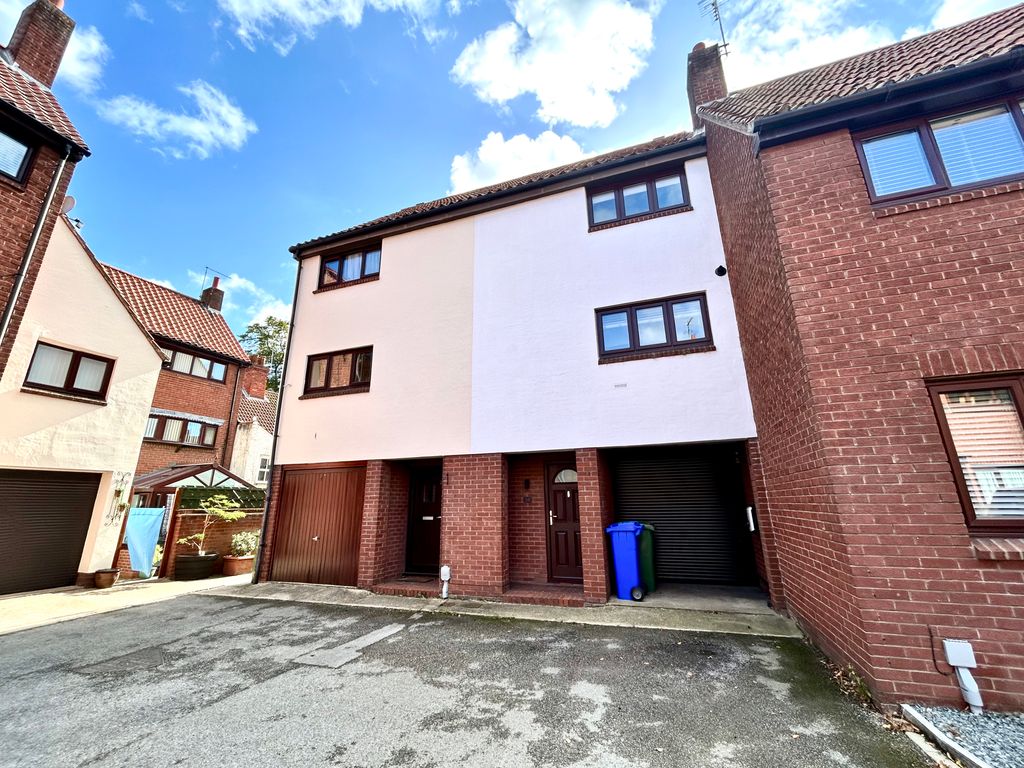 Property photo 1 of 8
