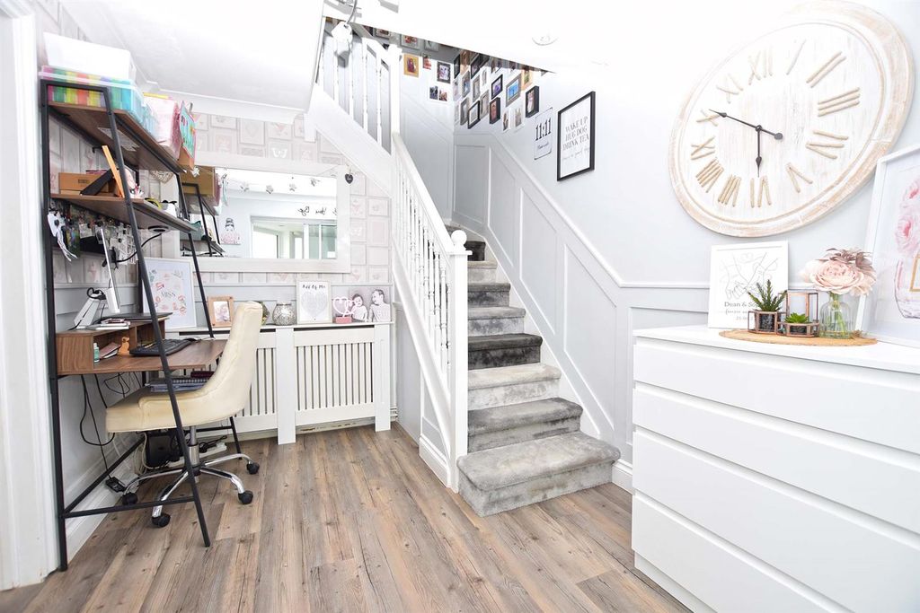 Property photo 3 of 23 Hallway