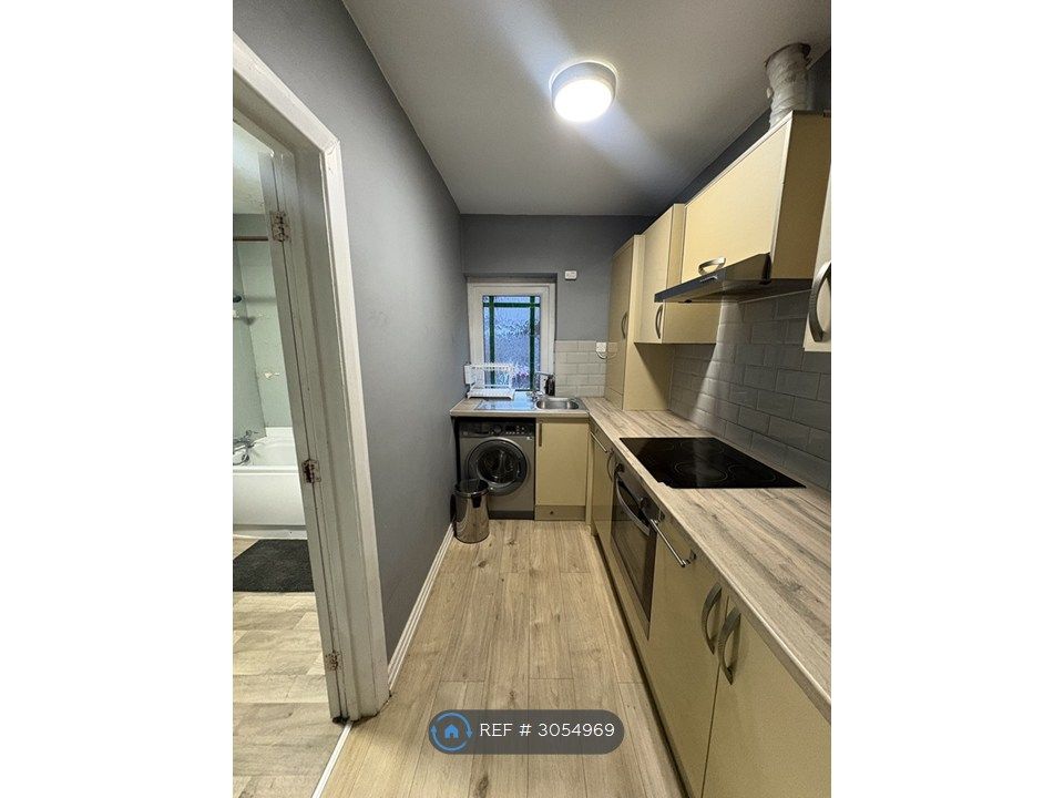 Property photo 1 of 7 Kitchen