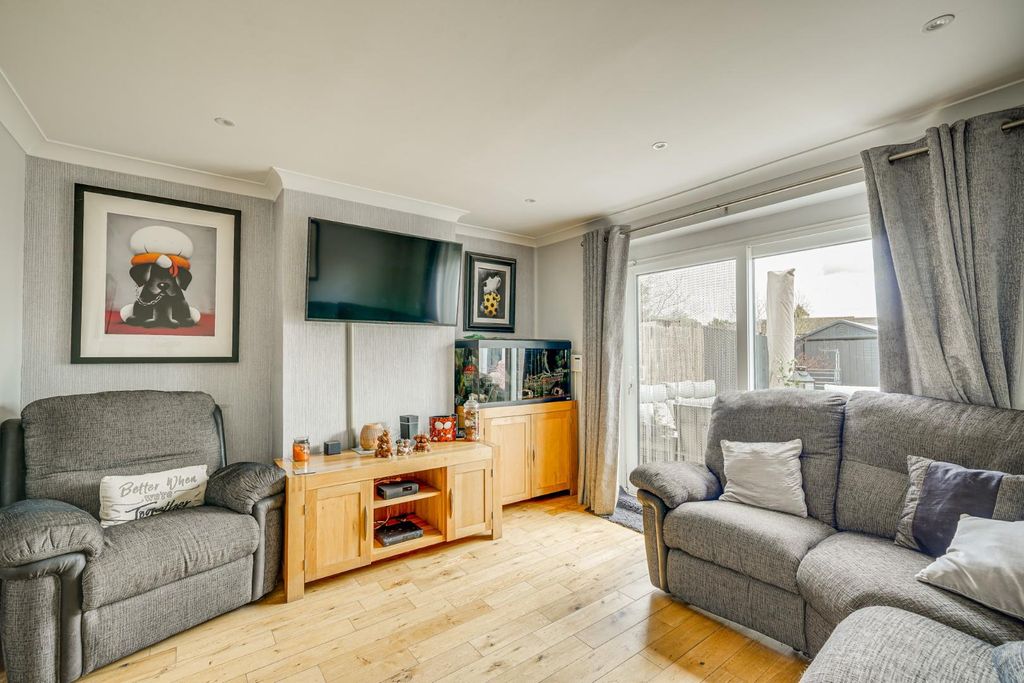 Property photo 2 of 21