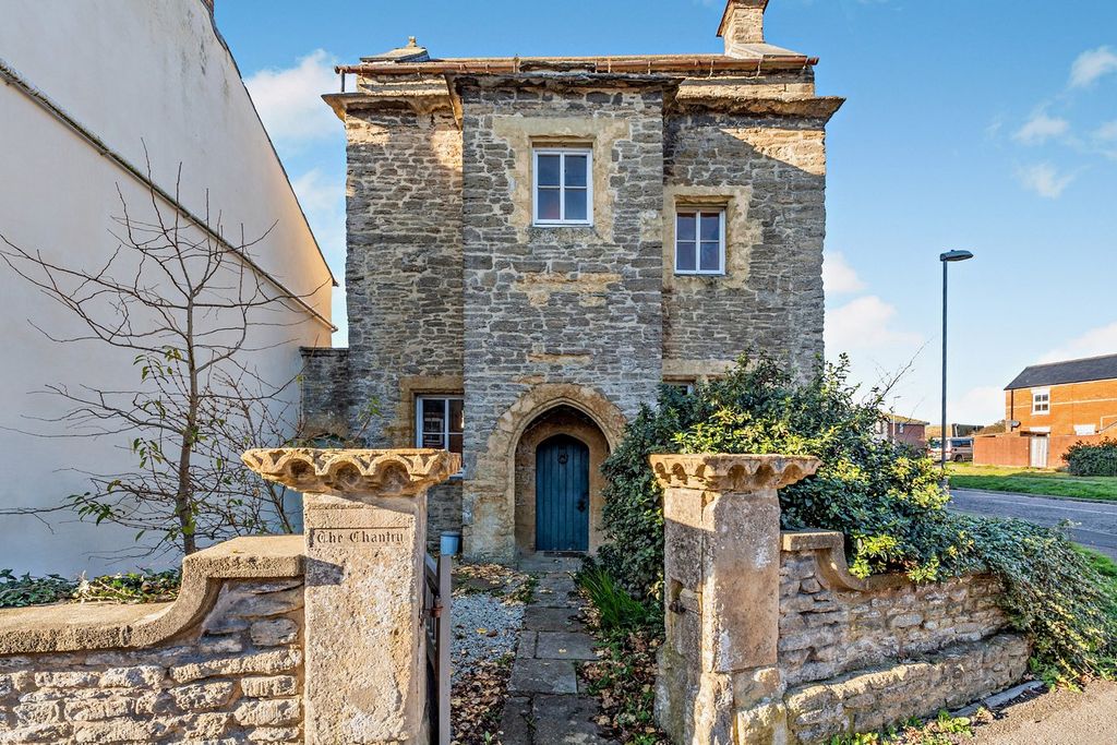 Property photo 1 of 52