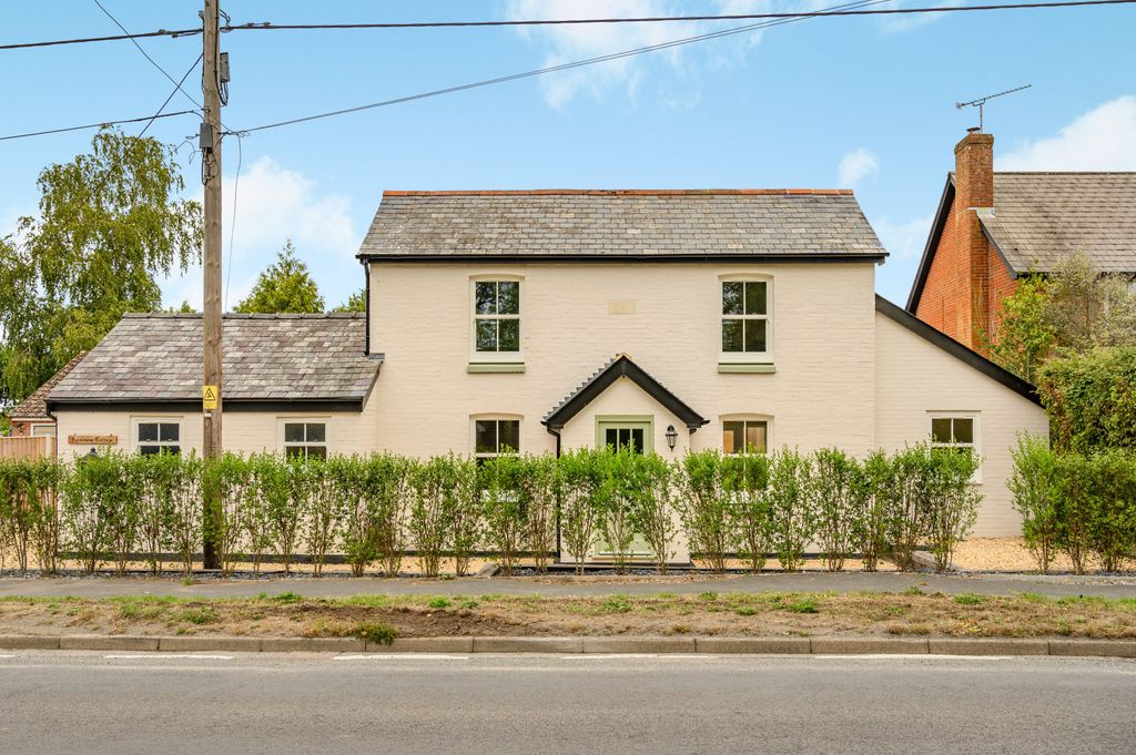 Property photo 1 of 18 Fairview Cottage