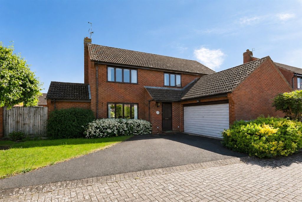 Property photo 1 of 18