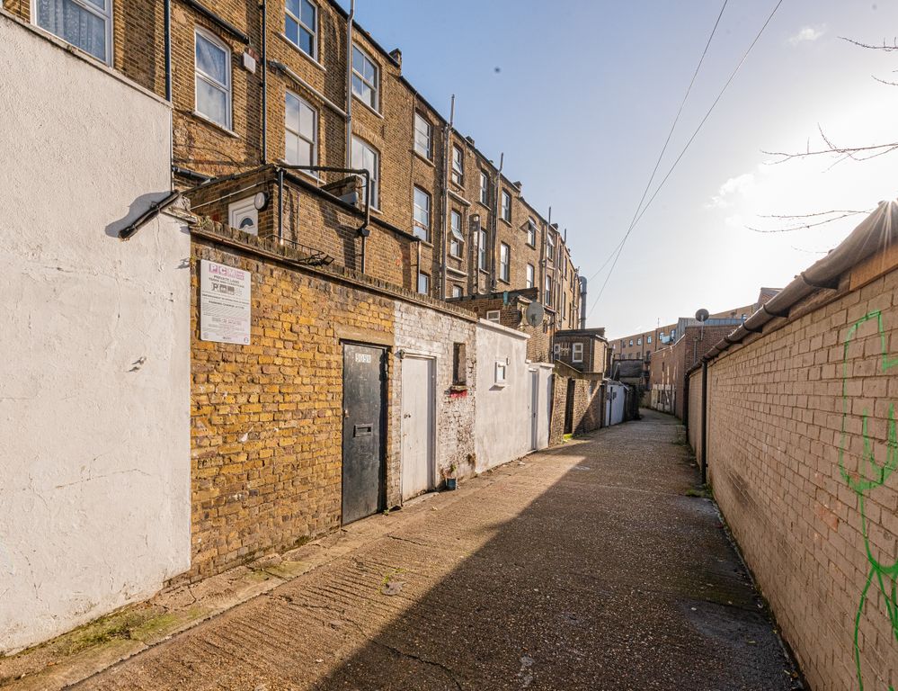 Property photo 1 of 3 Holloway Road 501-003