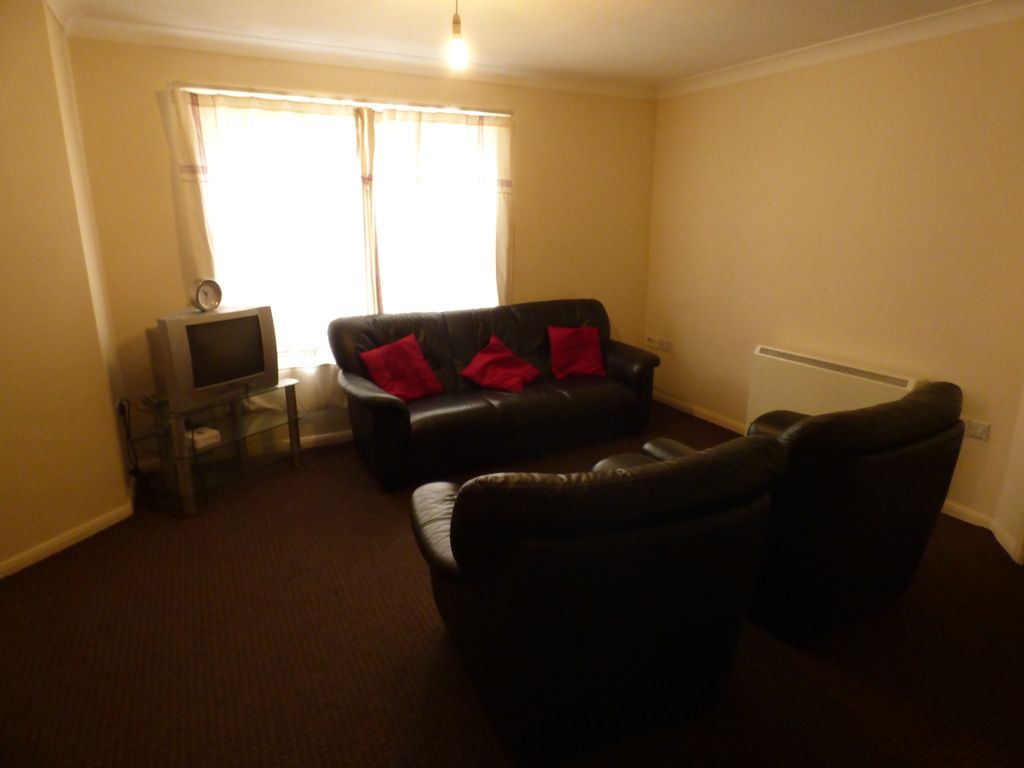 Property photo 3 of 6 Living Area
