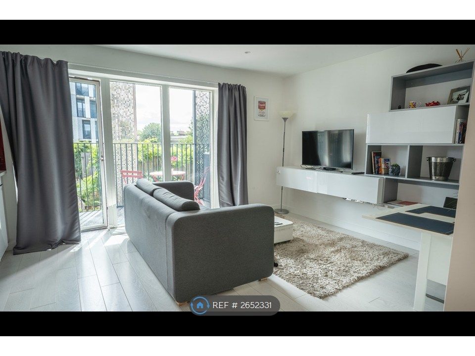 Property photo 1 of 23 Open Plan Living Room With Smart Tv